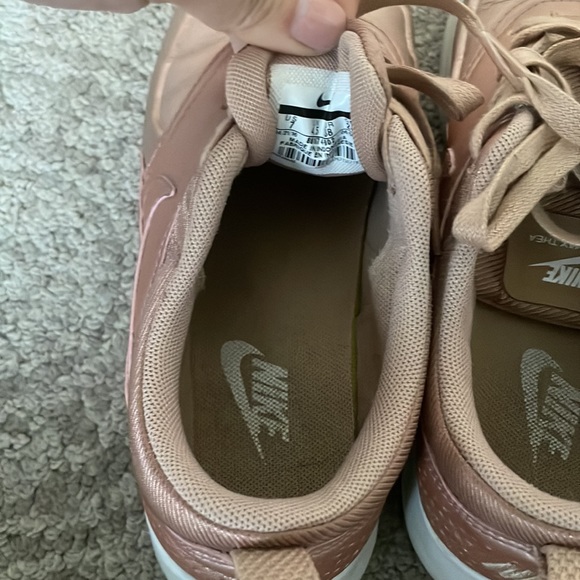 Air max Thea rose gold barely used - Picture 3 of 3